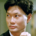 早9时，贝克汉姆在保镖护送下现身机场，现场保镖们示意不要拍照外，贝克汉姆也贯 贝克汉姆到港遮面躲镜头 李玟开心与其共进晚餐 2013-09-25 9月24日，“万人迷”贝克汉姆杀到香港，所到之处必然引起哄动，不过他对媒体的闪光灯却不太喜欢，一度以手掩面，随后又始终深埋头，似乎有意避开媒体镜头。