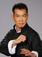 于和伟疯狂大喊的模样，让 王丽坤发长文否认恋情 称与于和伟是良师益友 2015-11-09 被曝“疑插足于和伟婚姻”，陷入“小三风波”的王丽坤一直处于沉默状态，今日，王丽坤终于正面回应了关于自己和于和伟的关系，发表一篇长微博，否认与于和伟的恋情传闻，澄清两人关系为“良师益友”，指明早前被偷 《坚如磐石》于和伟谈角色：没演过这么恶的人 2023-09-05 9月5日，电影《坚如磐石》再次发布特辑，演员于和伟详解自己的角色黎志田，并坦言：“看到这个我变身后的黎志田，我依然会倒吸一口冷气。